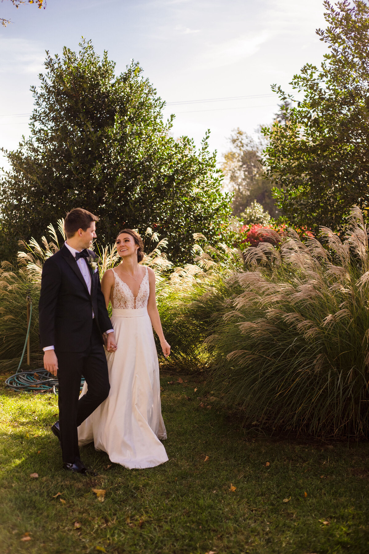wedding photographer with fun and natural portraits in norther virginia