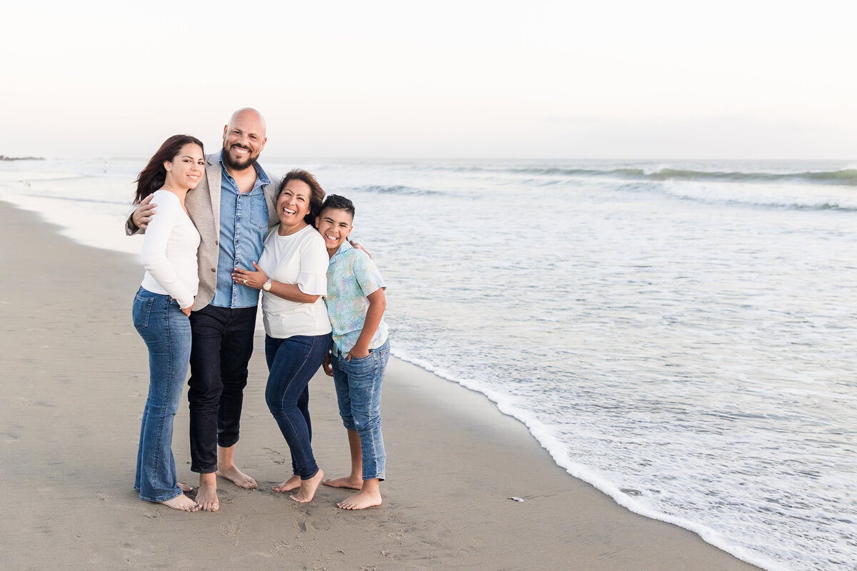 Coronado-Family-Photo-Session-san-diego-hugging-by-water
