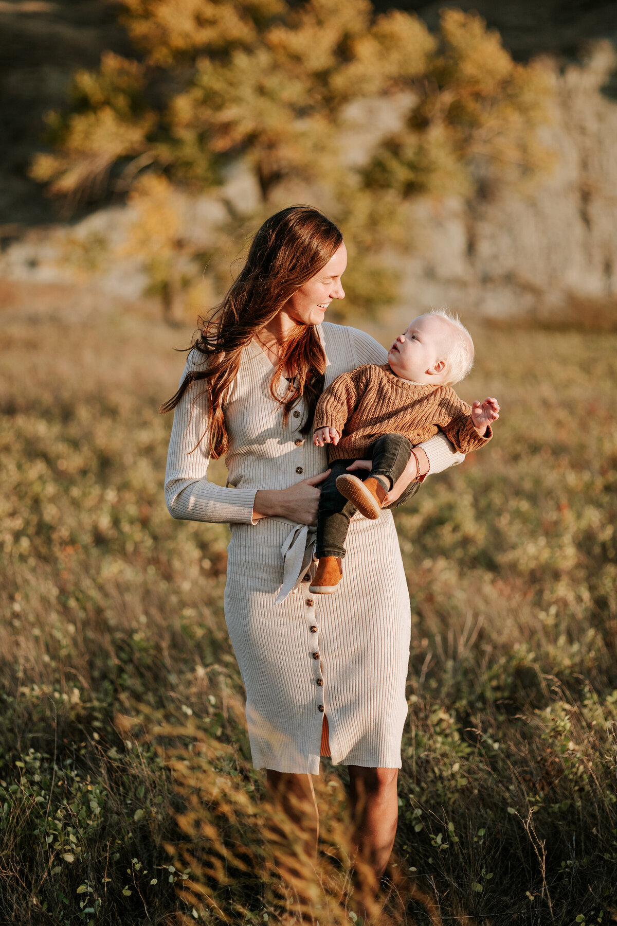 Fall Southern Alberta River Bottom Family Session (4 of 6)