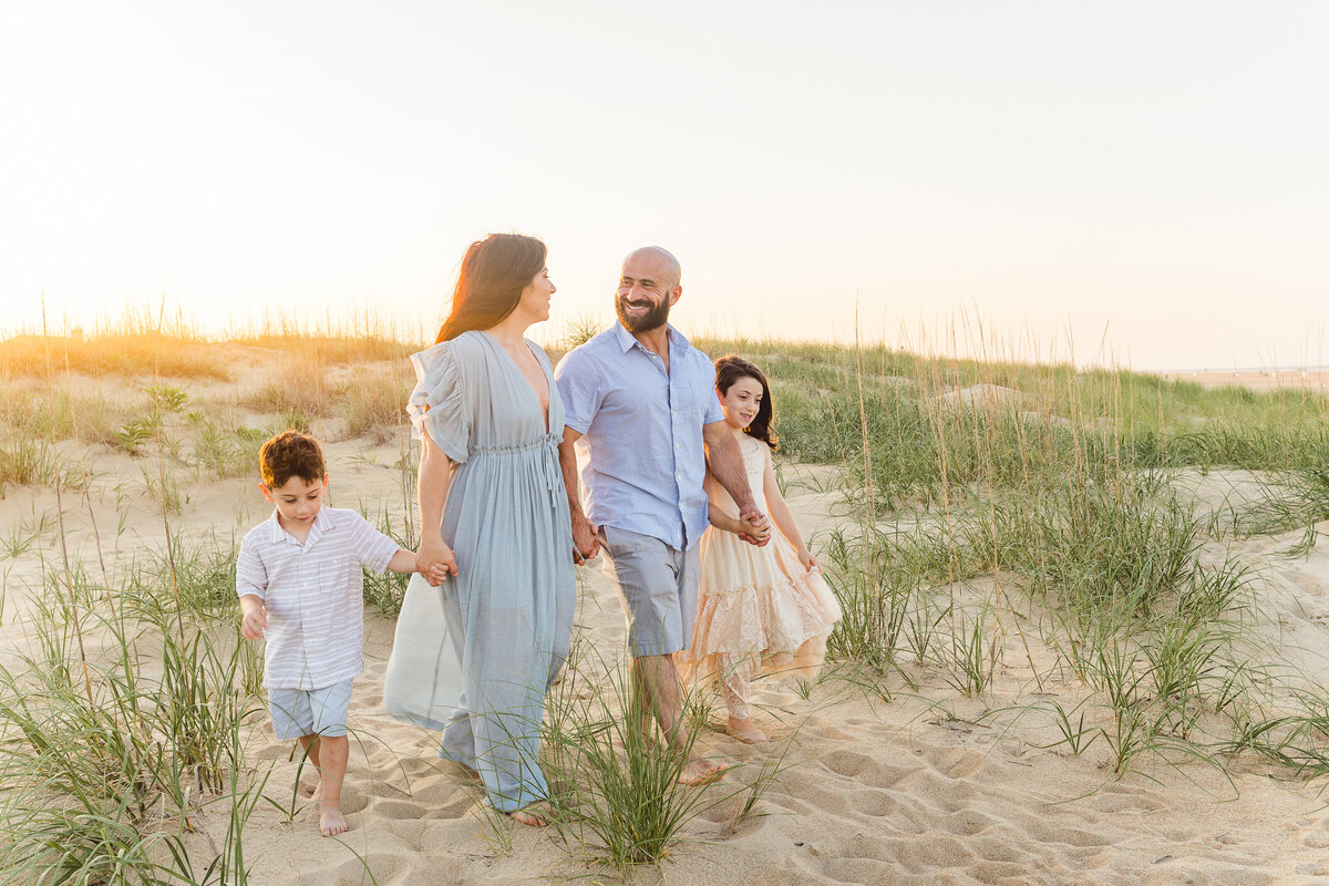 ChelseyKrausPhotography2023virginiabeachsunsetsession(5of6)