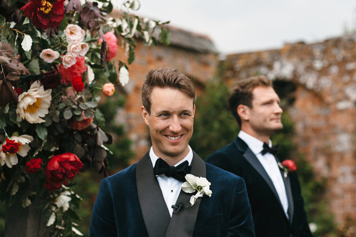 Groom sees the bride enter 