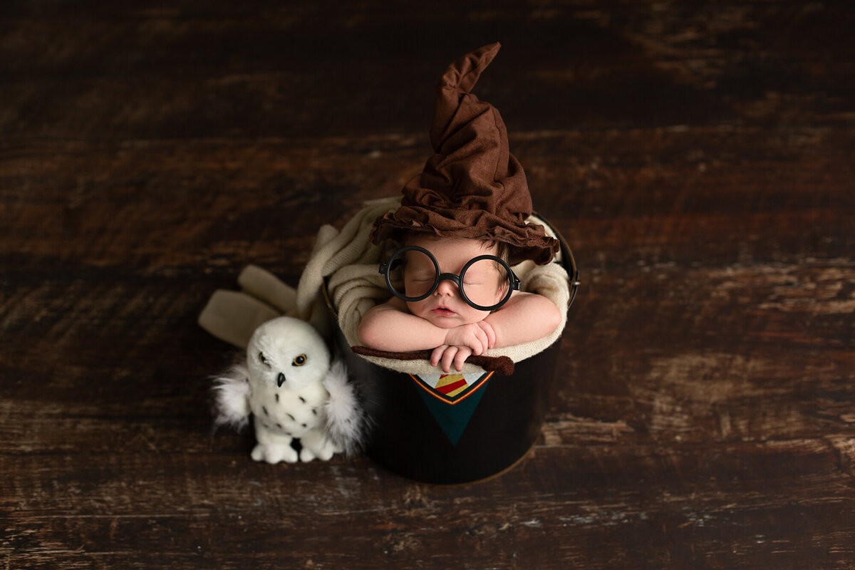 dayton-ohio-newborn-photographer-baby-boy-in-bucket-with-harry-potter-sorting-hat-and-glasses