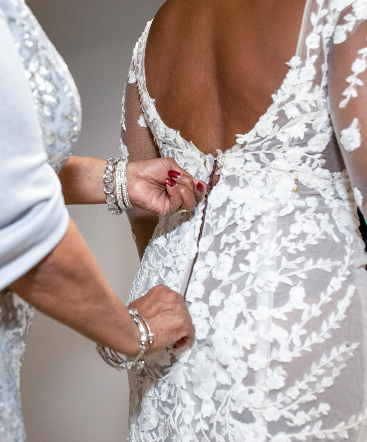 southern-exchange-ballrooms-atlanta-bride-getting-ready-dress-zip