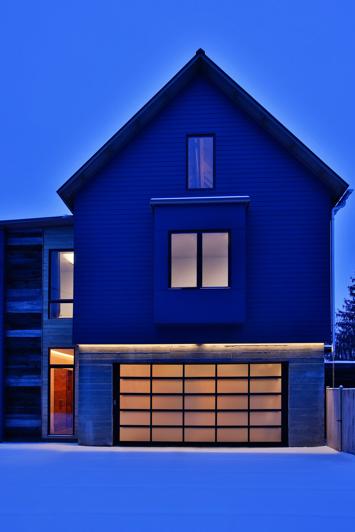 outside view of house and garage