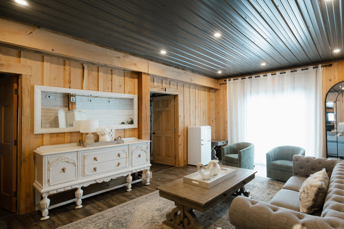 Bear-Ridge-Destination-barndo-suites-rosie-photo-video-103