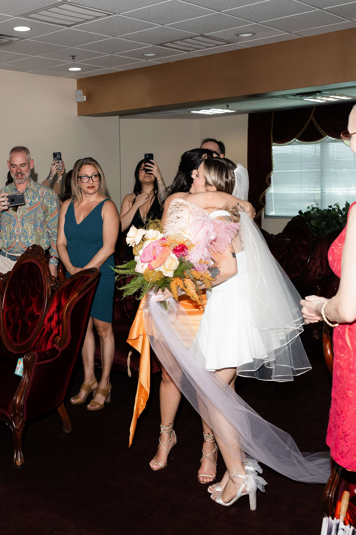 62_riskyexposure_sasha-andy_las-vegas-elopement-photography