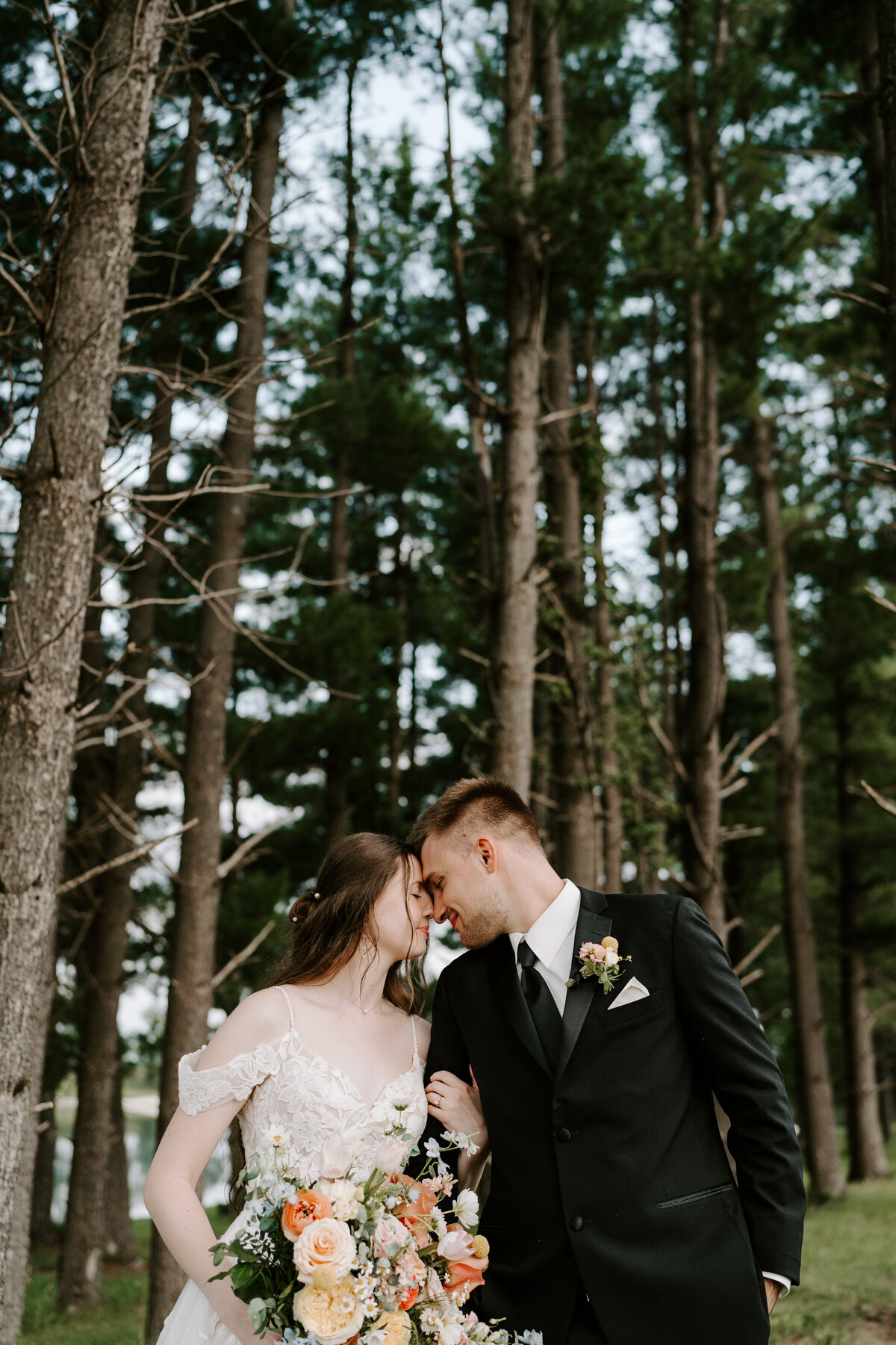 kraber-the-gathering-grounds-iowa-wedding-49
