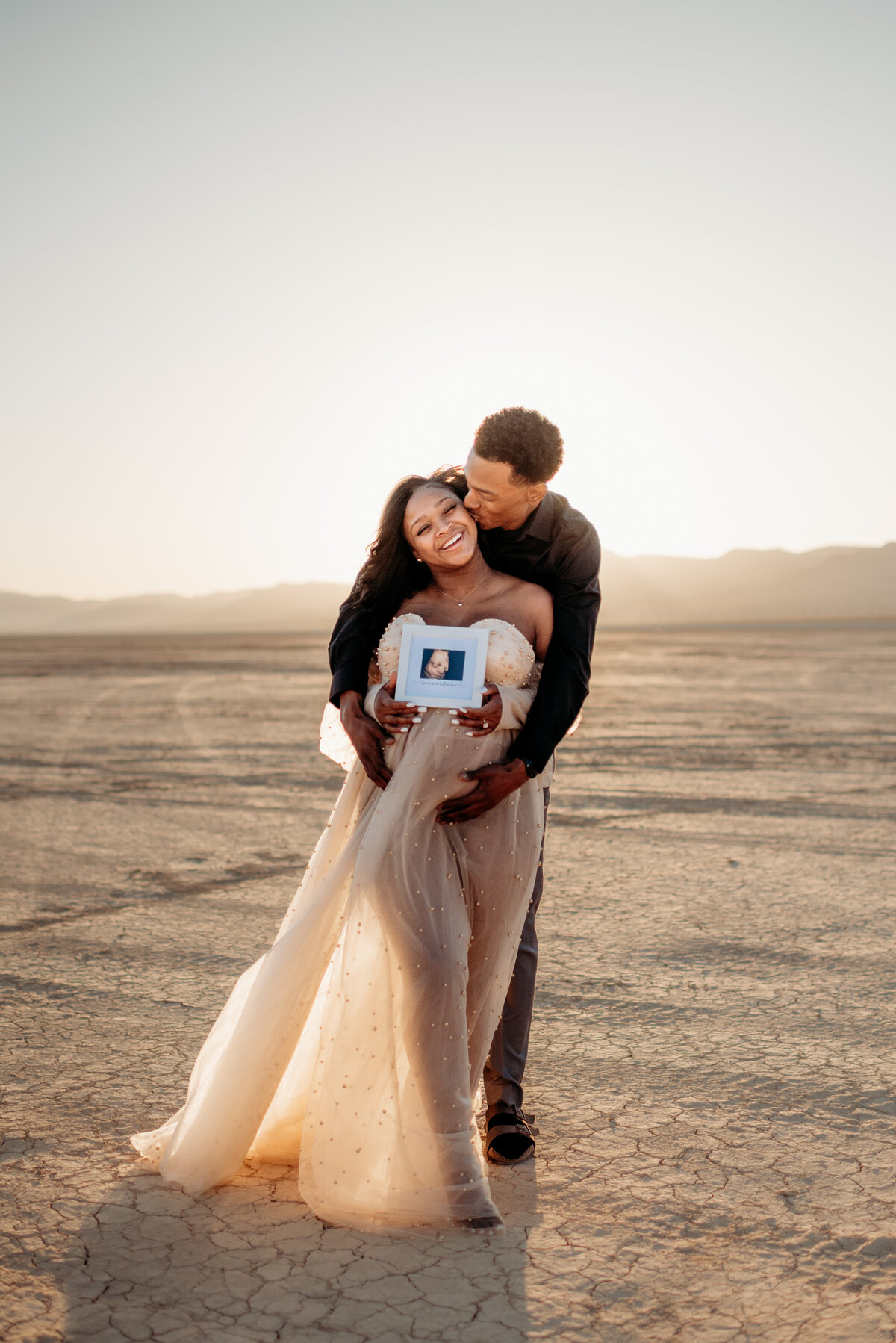 Maternity-Photos-Dry-Lake-Bed (8)