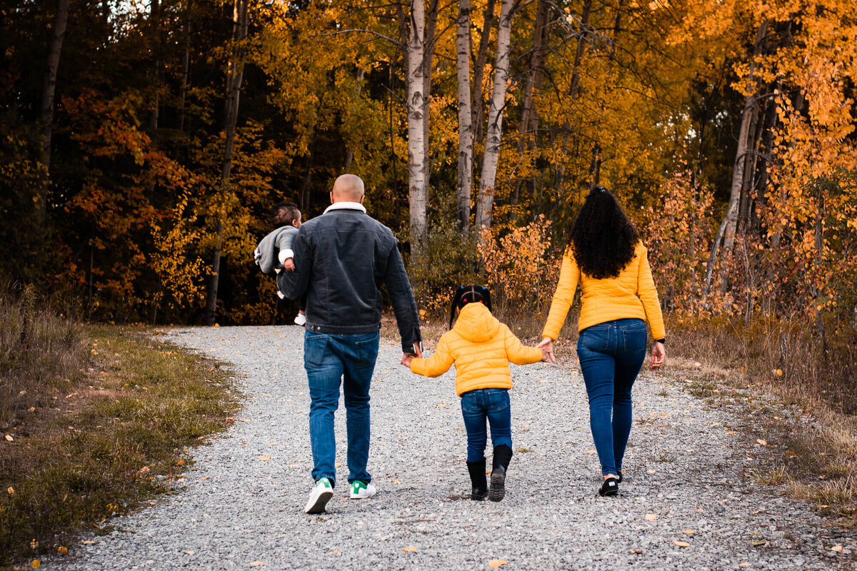 Toronto family photographer capturing family in fall