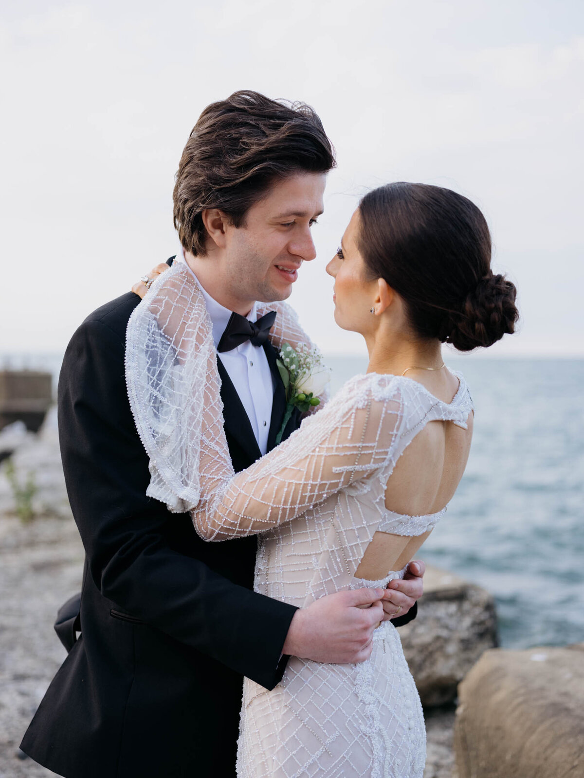 Bride and groom portraits at Shoreby Club on Lake Erie