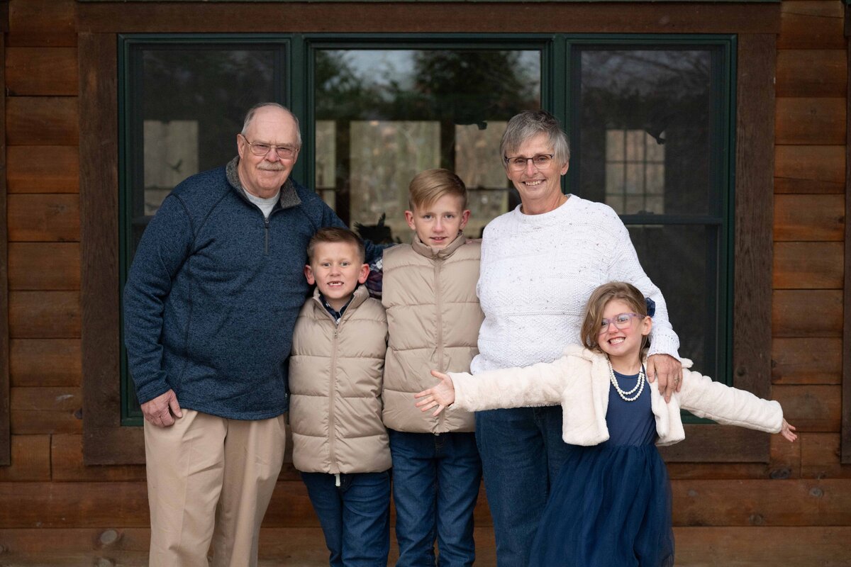 ChristmasFamilyPhotosMedinaOhioPositivelyPortraits-6