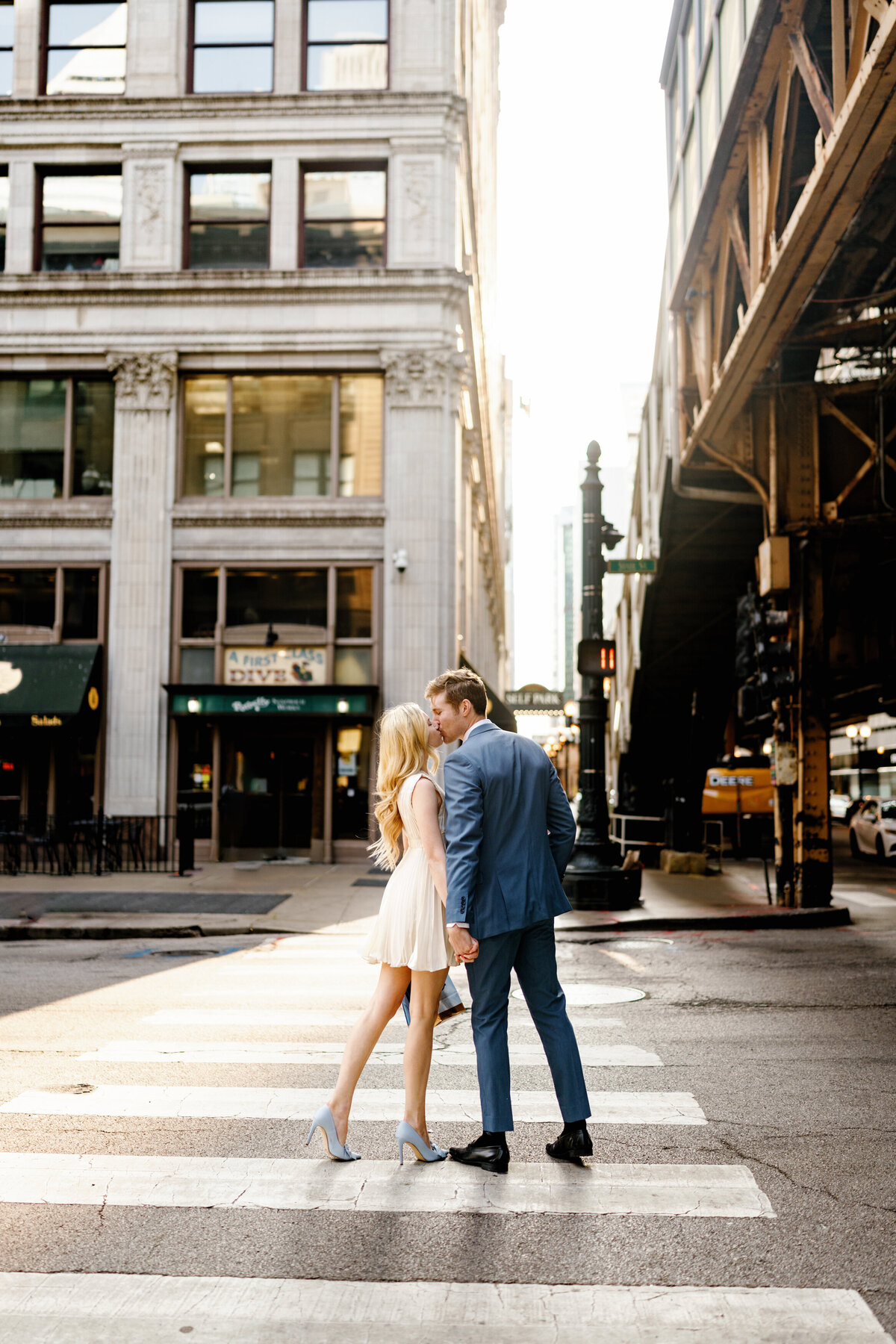 Aspen-Avenue-Chicago-Wedding-Photographer-Lyric-Opera-House-Elegant-Timeless-Classic-Luxury-Downtown-True-to-Color-Bold-Romantic-Chicago-Theater-Lurie-Garden-FAV-43