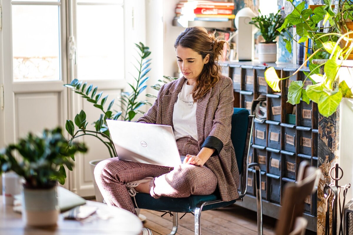 Julie Dayon, Webdesigner pour les femmes entrepreneures dans les Landes, le Pays Basque et Bordeaux