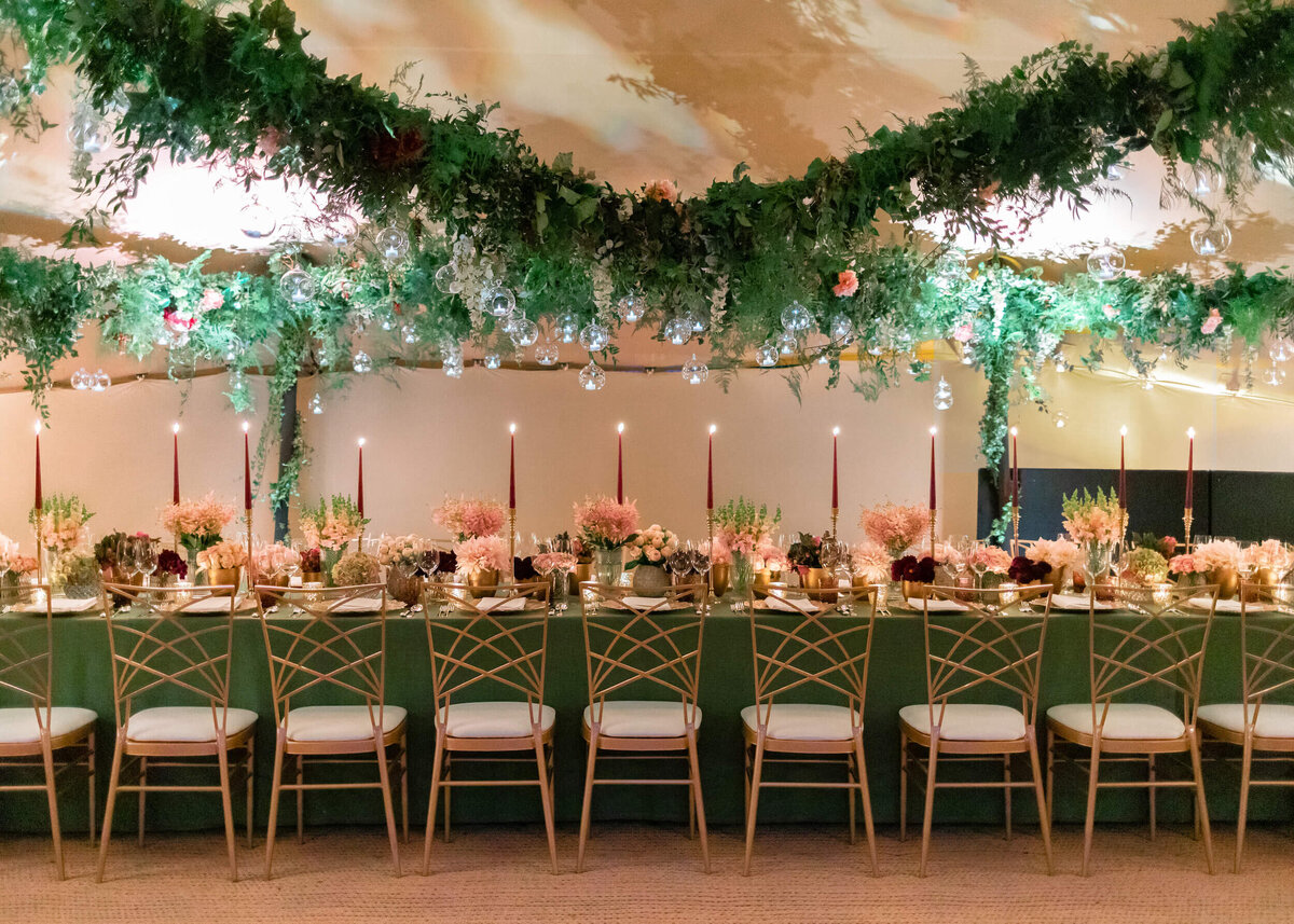 chloe-winstanley-events-gsp-tablescape-candlelit-wildabout-flowers-stretch-tent