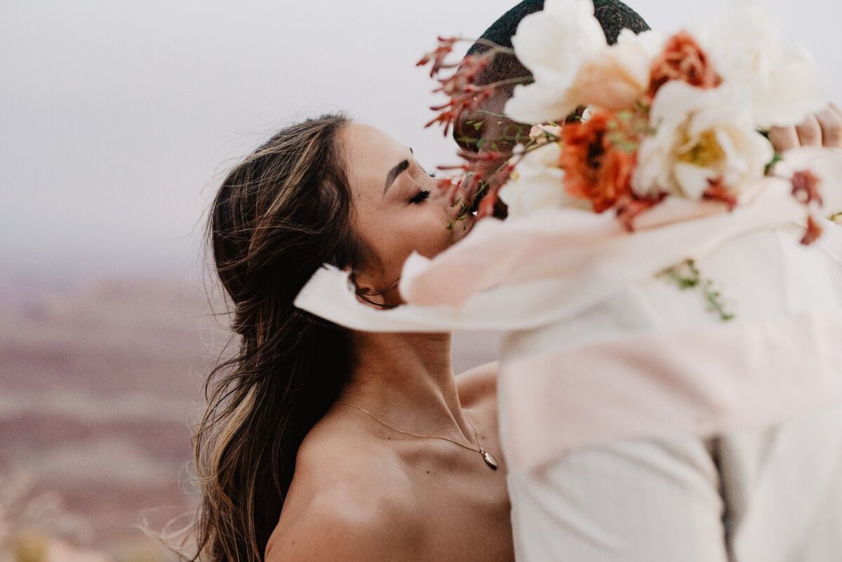 Utah Elopement Photographer captures bride kissing groom