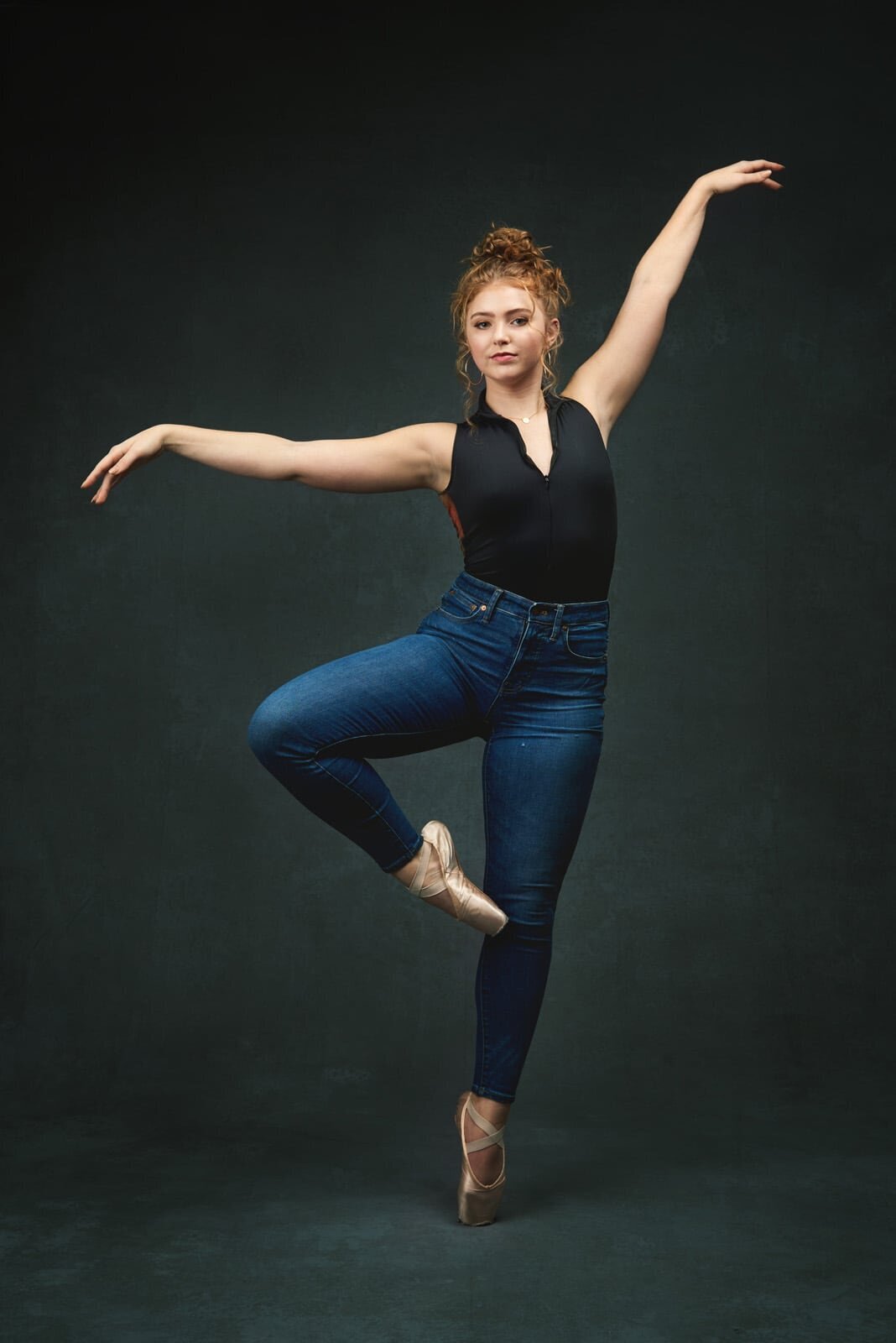 Graceful Ballet Pose Captured by Senior Picture Photographer-03