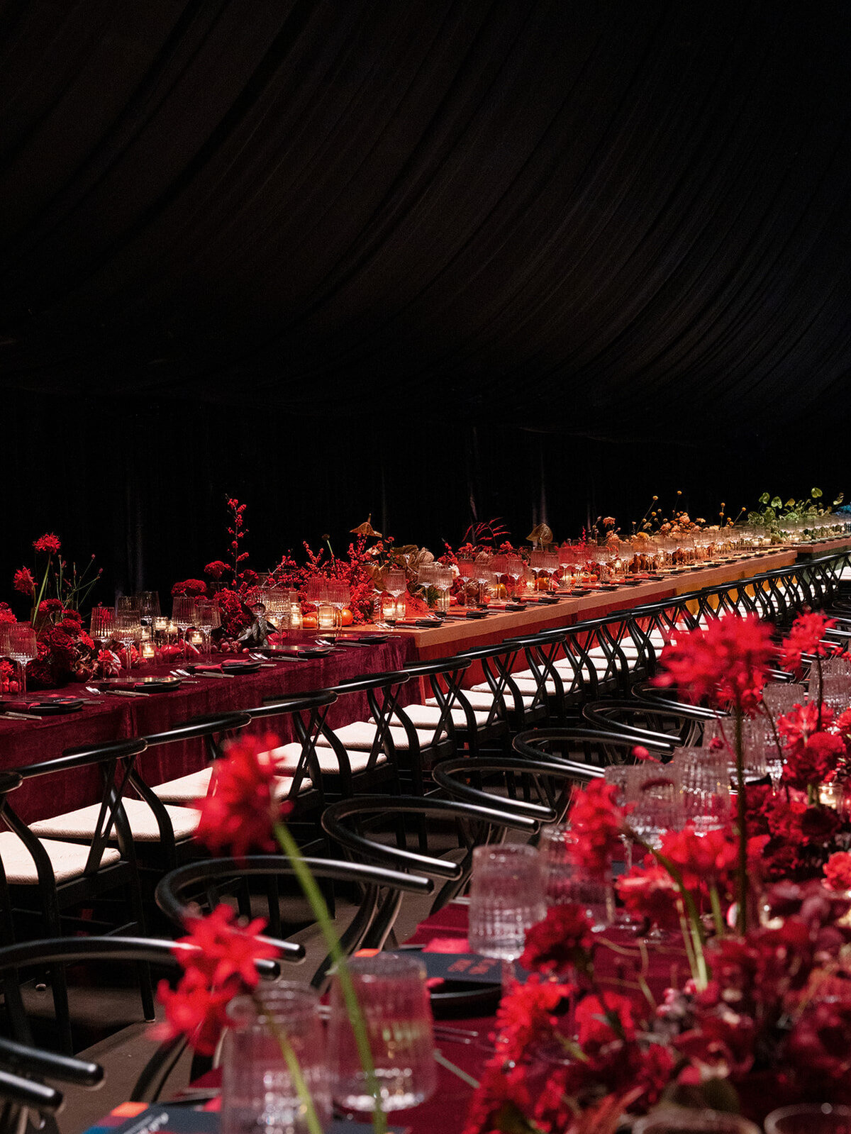 elevated-rainbow-tablescape-charity-gala