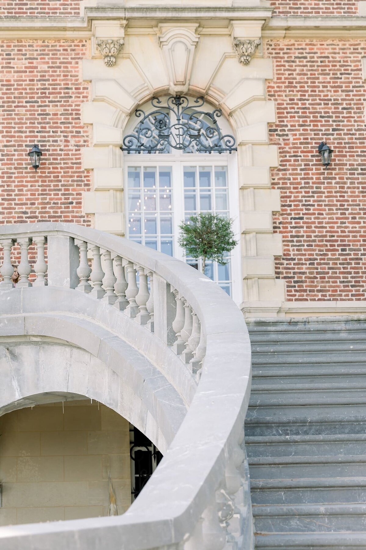 magnifique-escaliers-chateau-bouffemont