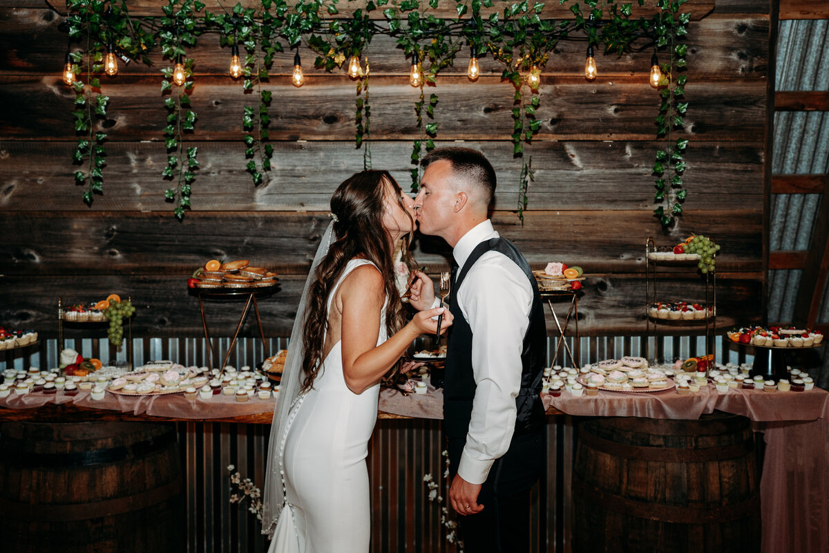Jennalynn-Michael-Hayloft-at_Moonshine-Farm-Santana-Block-Photography-188