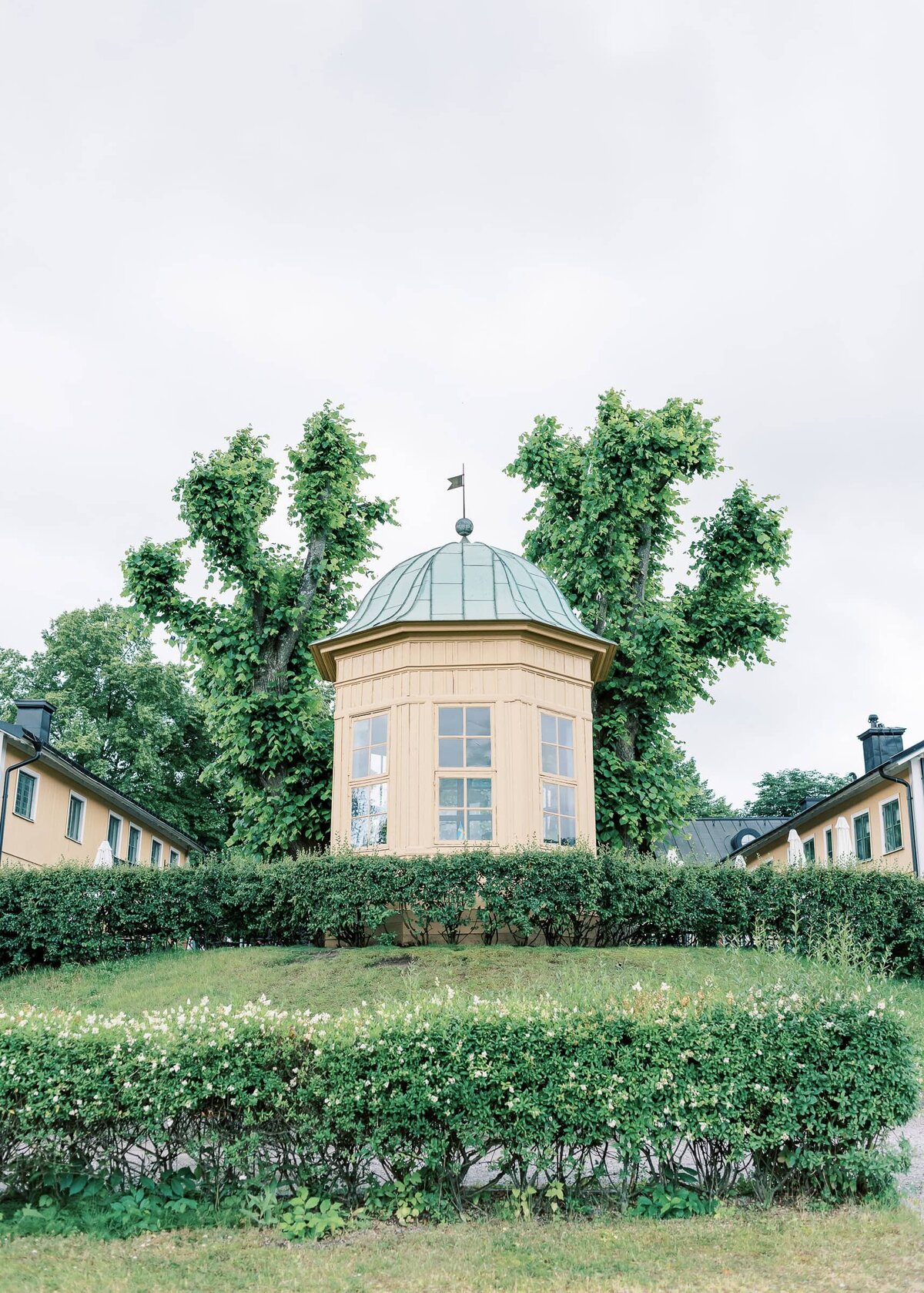 Destination Wedding Photographer Anna Lundgren in Stockholm Wedding at Stallmastaregarden Stockholm Sweden_02