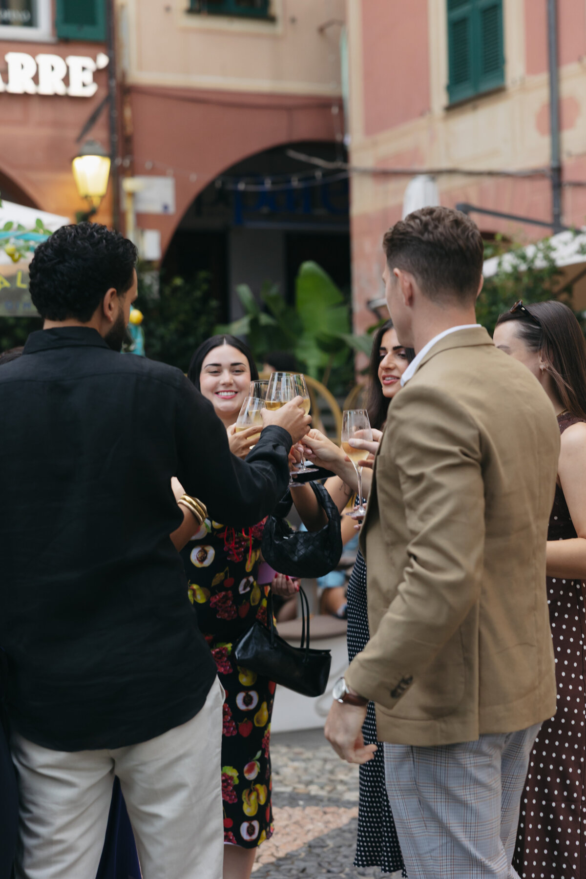 Cacie_Carroll@CacieCarrollPhotography_KriziaandNick_LocalPizzariaWelcomeDinner_SantaMargheritaItaly-63