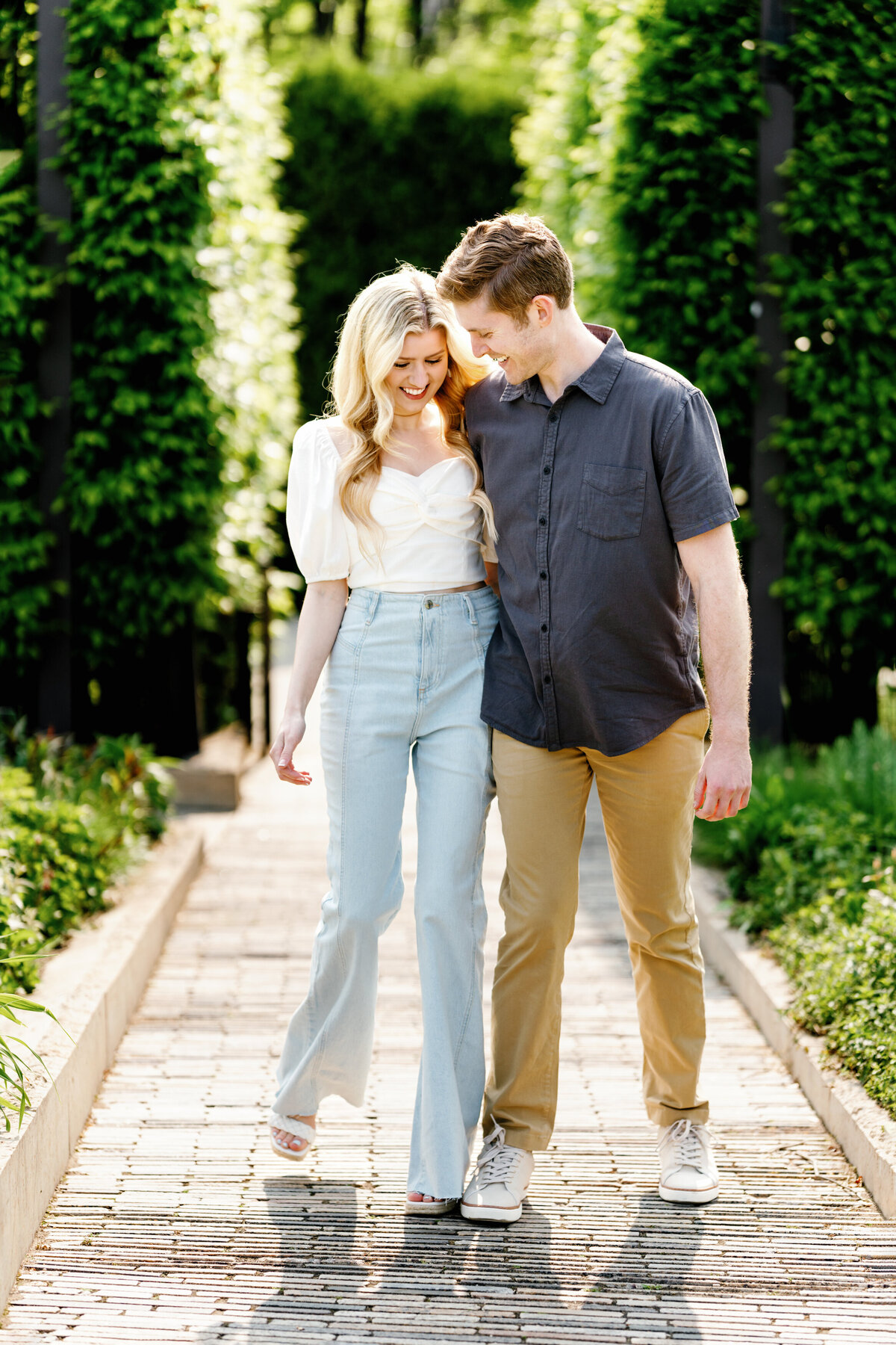 Aspen-Avenue-Chicago-Wedding-Photographer-Lyric-Opera-House-Elegant-Timeless-Classic-Luxury-Downtown-True-to-Color-Bold-Romantic-Chicago-Theater-Lurie-Garden-FAV-1