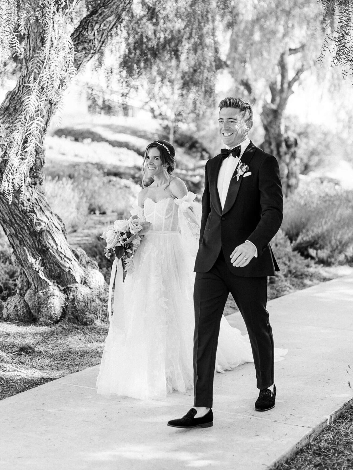 Modern-Fashion-Forward-Greengate-Ranchy-Vineyard-Wedding-Ashley-Ludaescher-Photography-0049