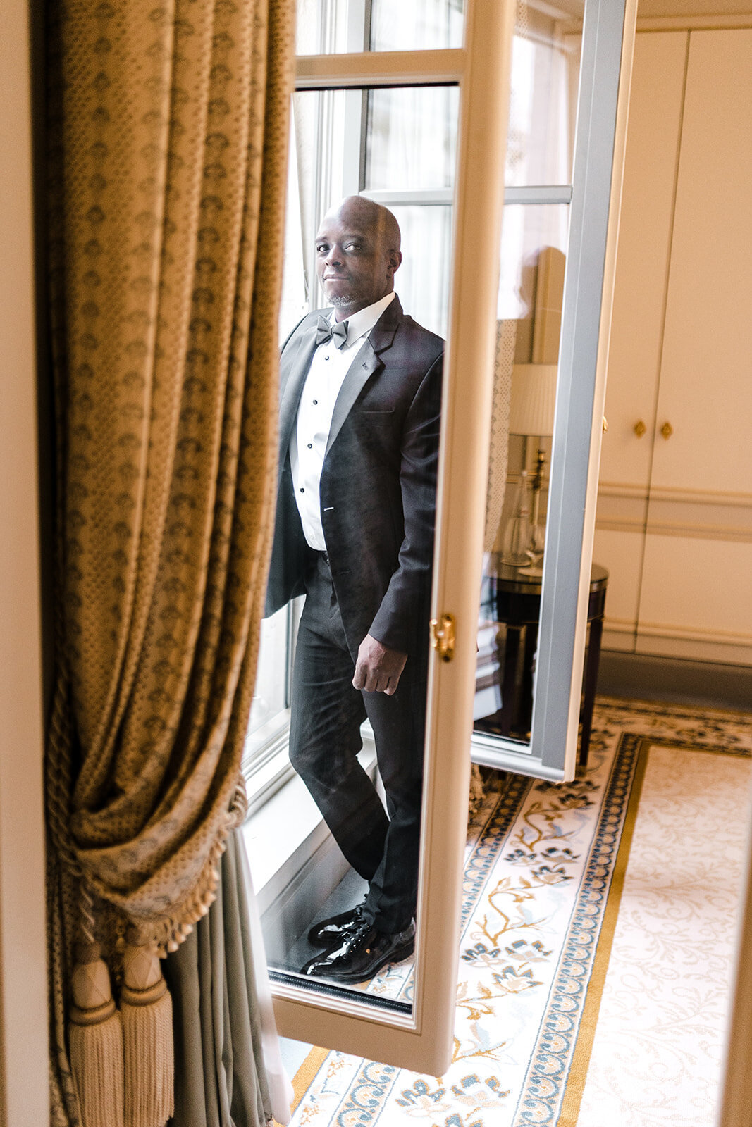 Destination wedding elopement Paris Place vendome Black couple Ritz Paris (94)