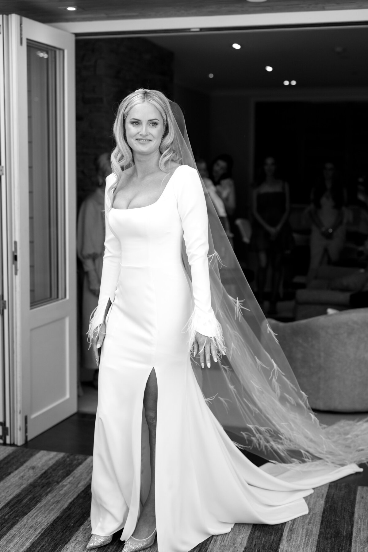 blackandwhite-bride-veil-classy-makeup
