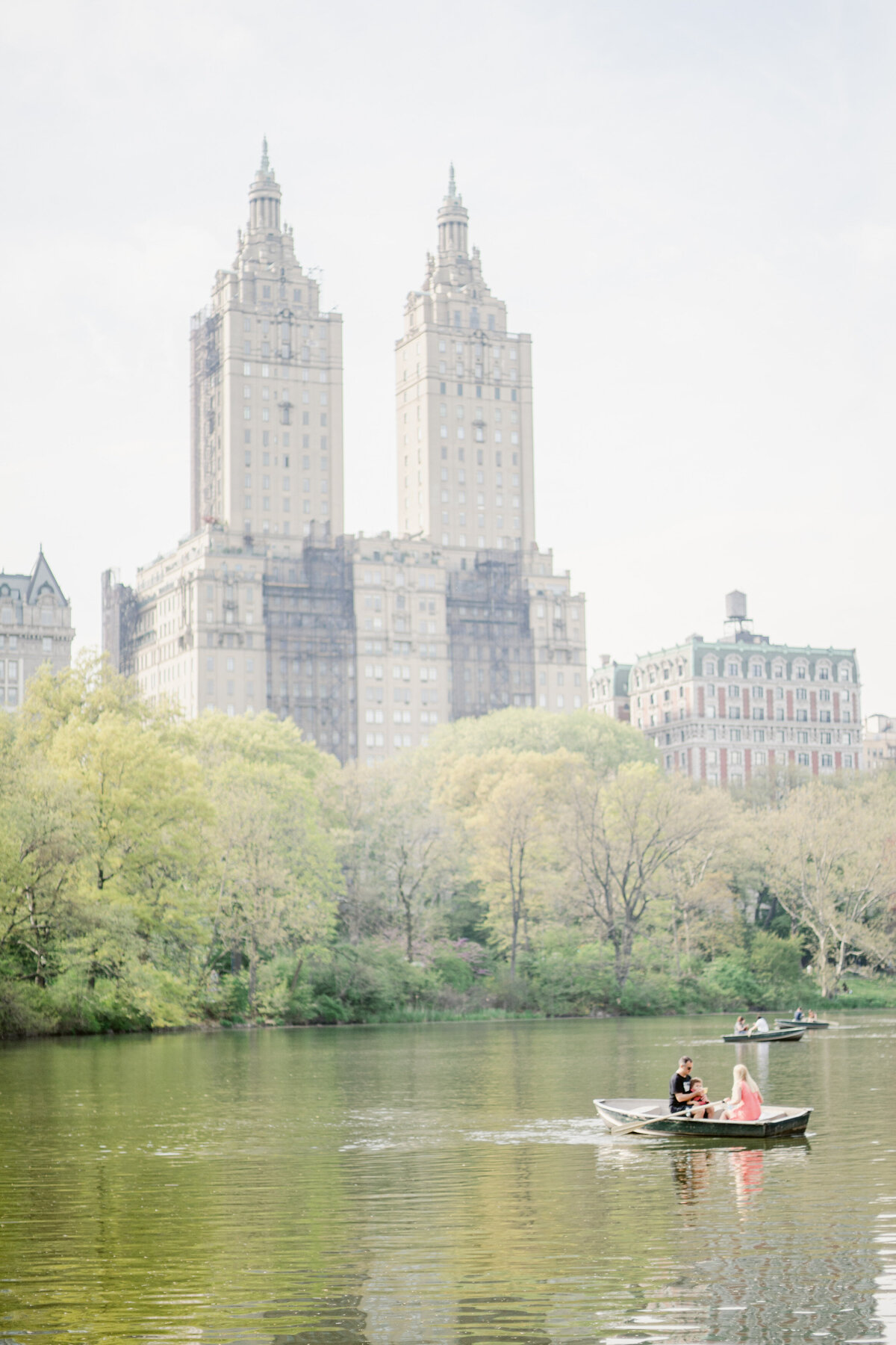 centralparkengagementsession-nycengagement-summerengagementnyc-felixfeyginphotography-015