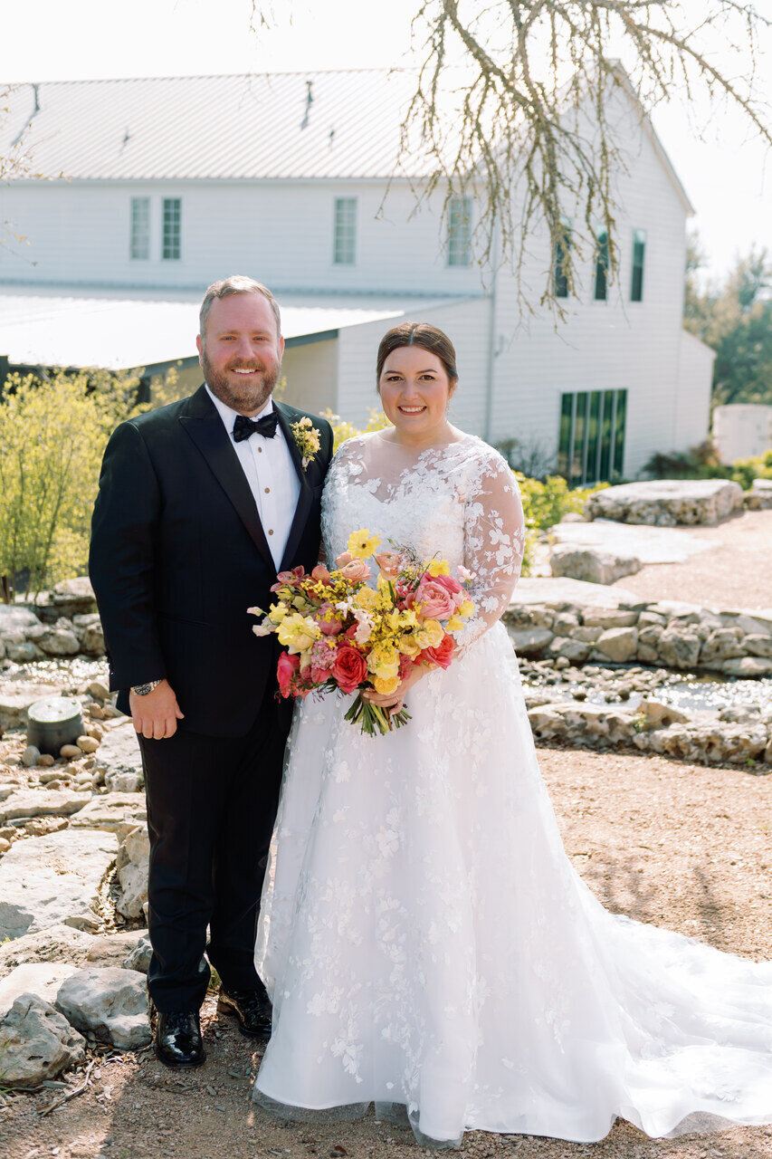 07-colorful-ranch-wedding-max-owens-design
