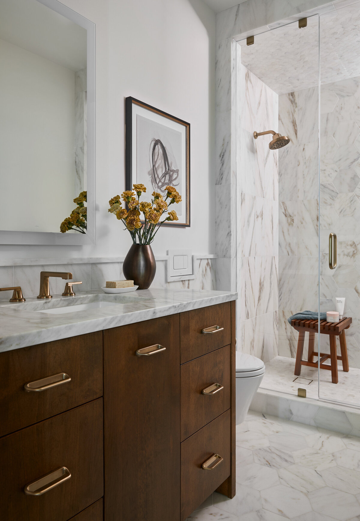DowntownResidence_BathroomDesignwithMarbleandChocolateTones