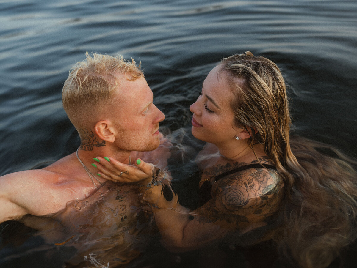 boat-couple-photoshoot-ideas-sunshine-coast-vancouver-lowres_3