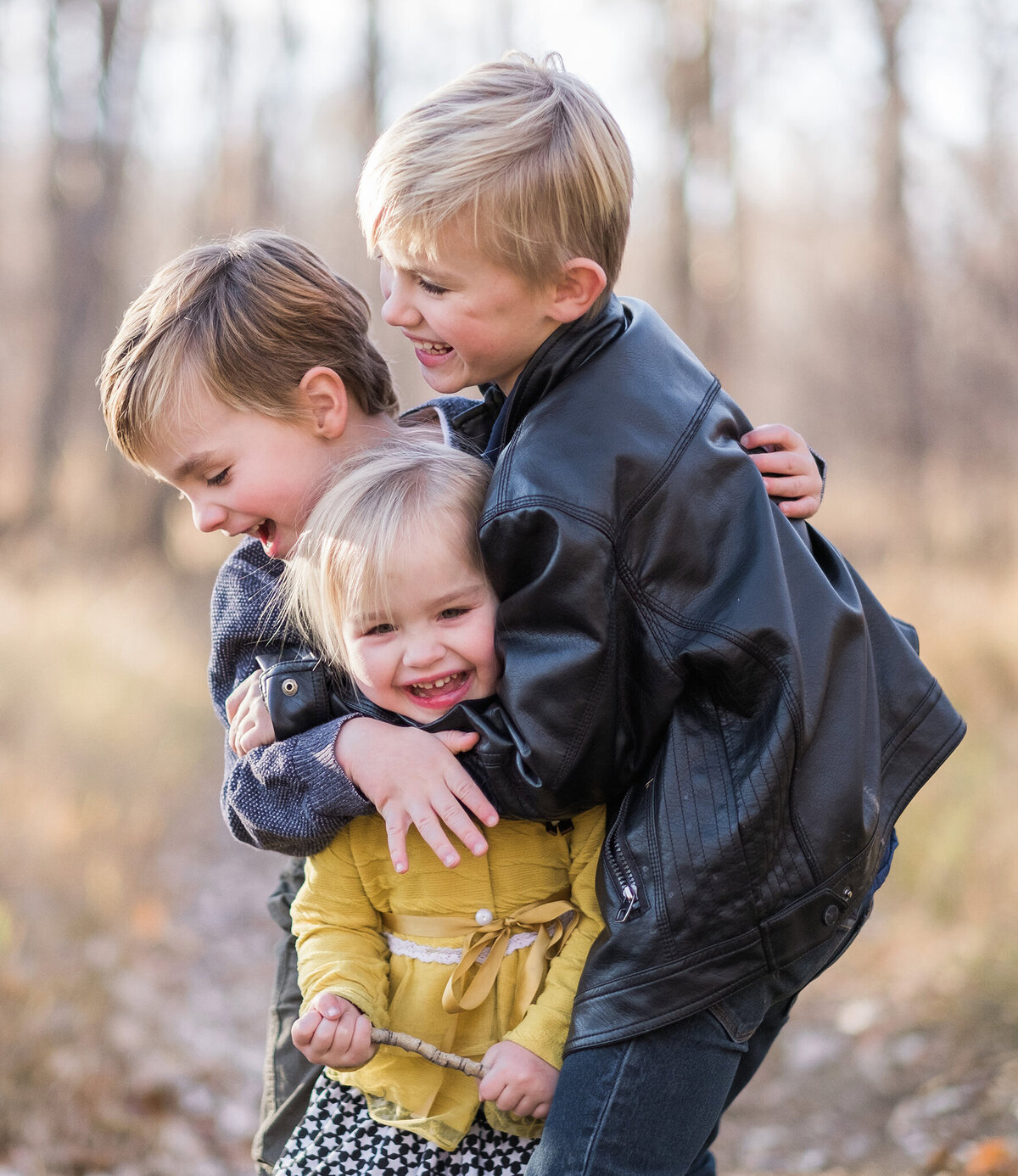 Cute-kids-in-Calgary-during-a-family-photo-shoot-1