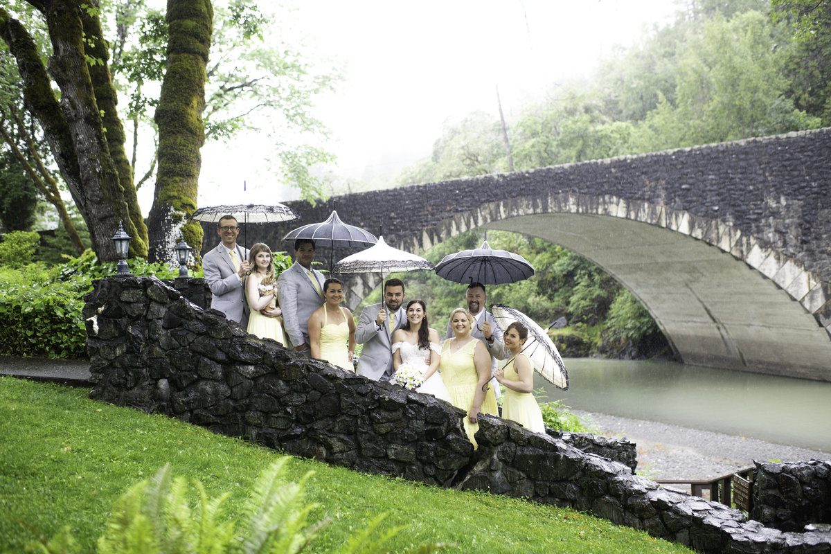Redway-California-wedding-photographer-Parky's-PicsPhotography-Humboldt-County-Photographer-Historic-Benbow-Inn-Benbow-Ca-rainy-day-wedding-wedding-umbrellas-1.jpg
