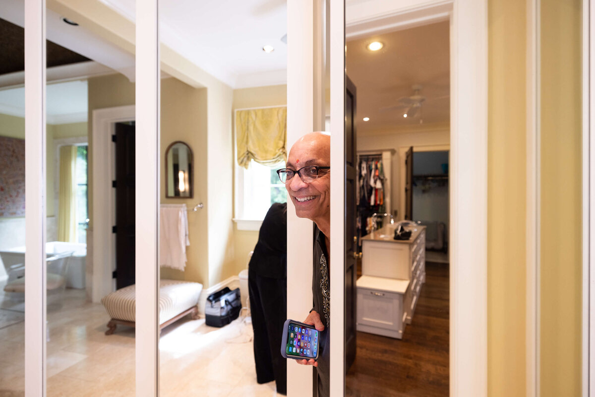 father-of-the-bride-getting-ready