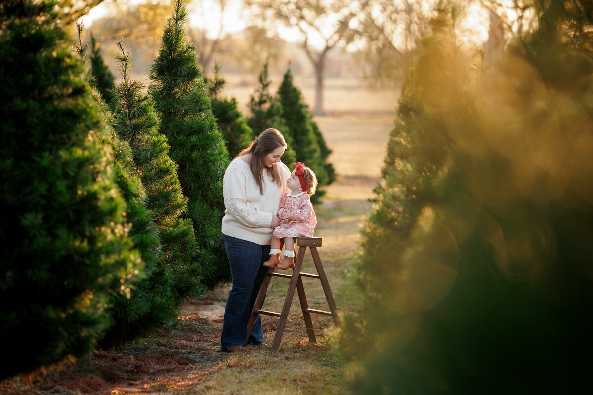 NWA family photographer, Northwest Arkansas best family photography, family portraits near me, professional family photos, family photography packages