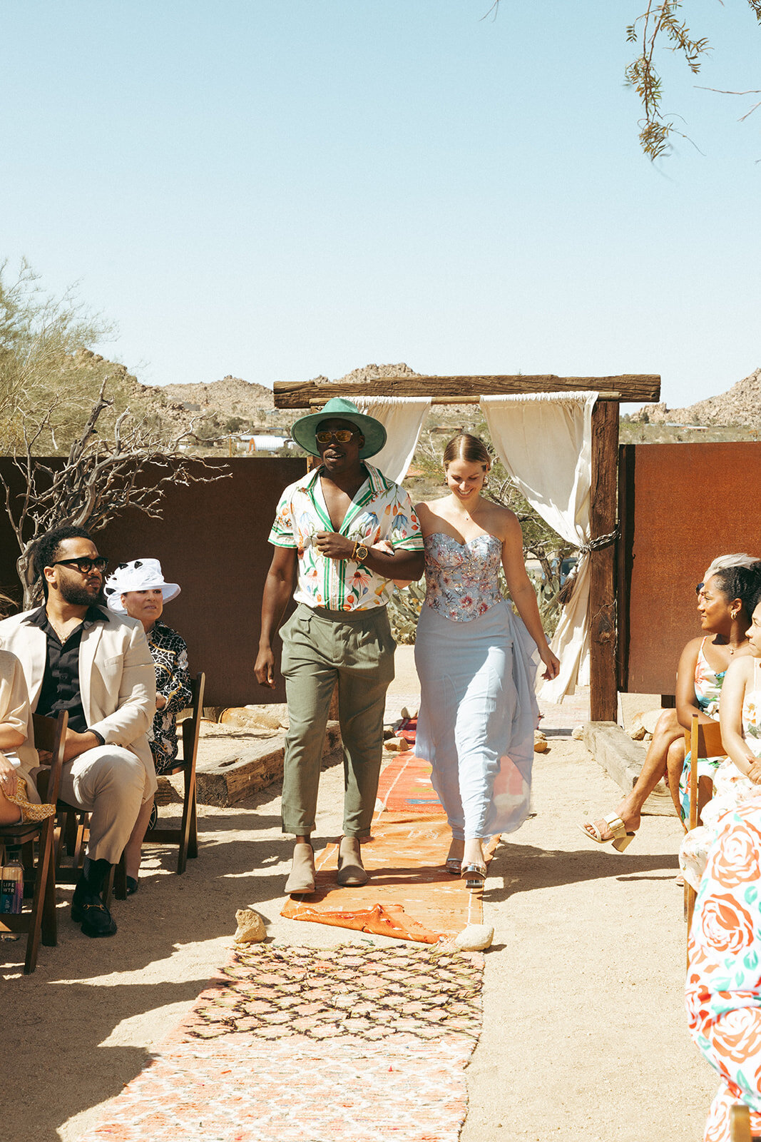 Faye-Fern-Creative-GoldenVibesPhoto-Sacred-Sands-Joshua-Tree-Wedding-Richie-James-Clara-Critchfield-Ceremony-11