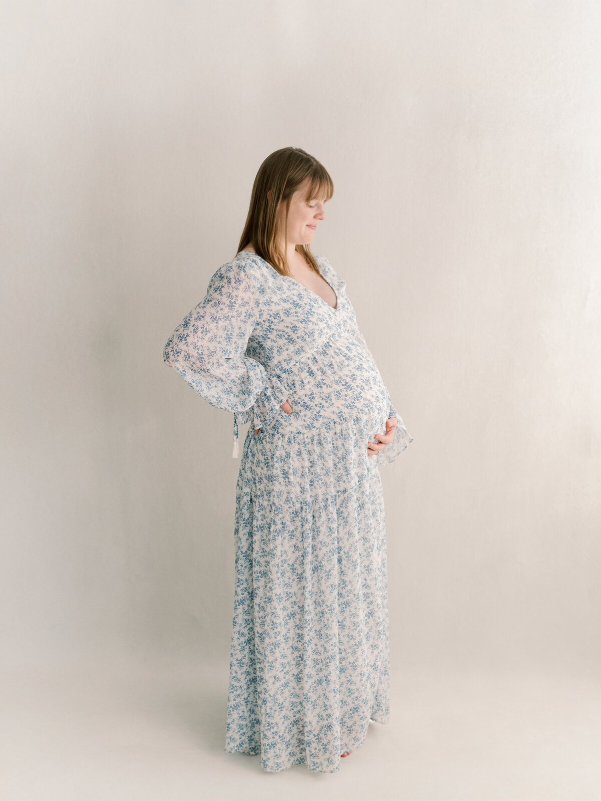 northern virginia photography studio maternity photo blue floral dress