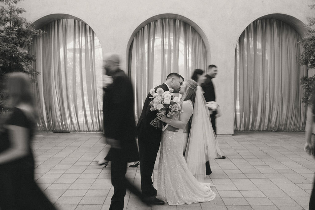 pretty-palm-leaf-event-co-molly-and-rodrigo-wedding-in-serra-plaza-33