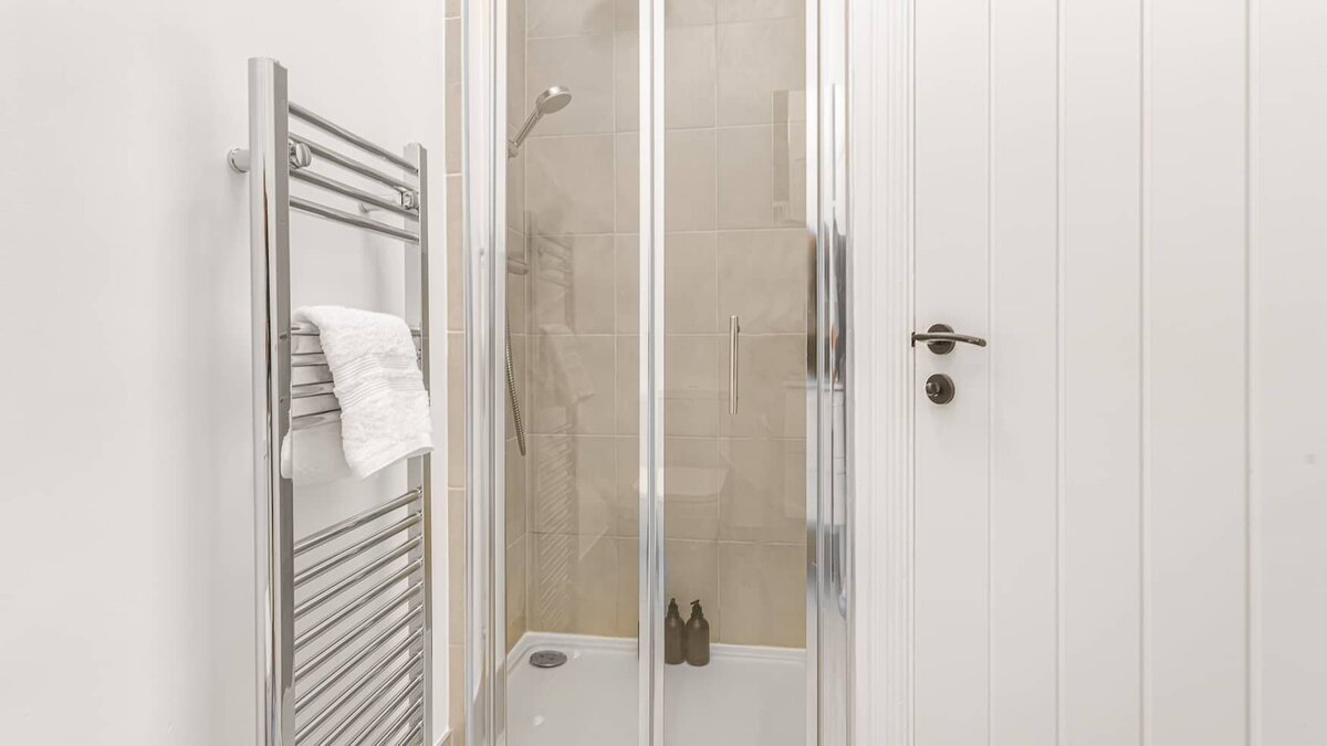 bedroom ensuite 2