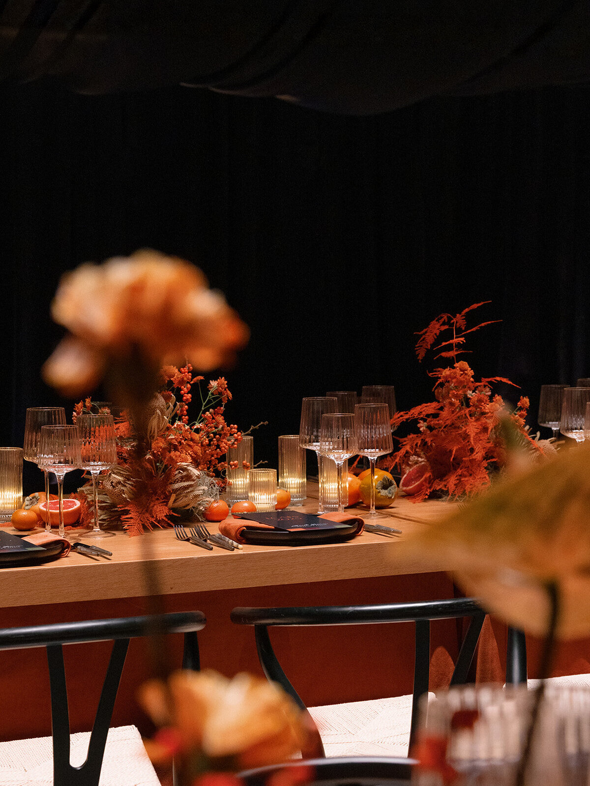 modern-orange-event-tablescape-ri