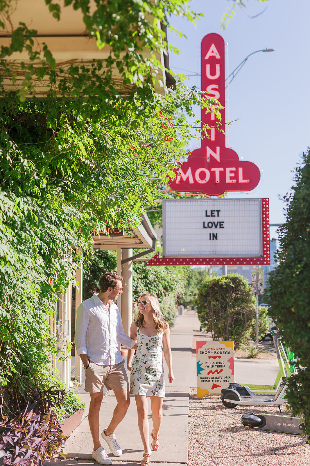 Colorful_south_congress_ausitn_engagement_photos10