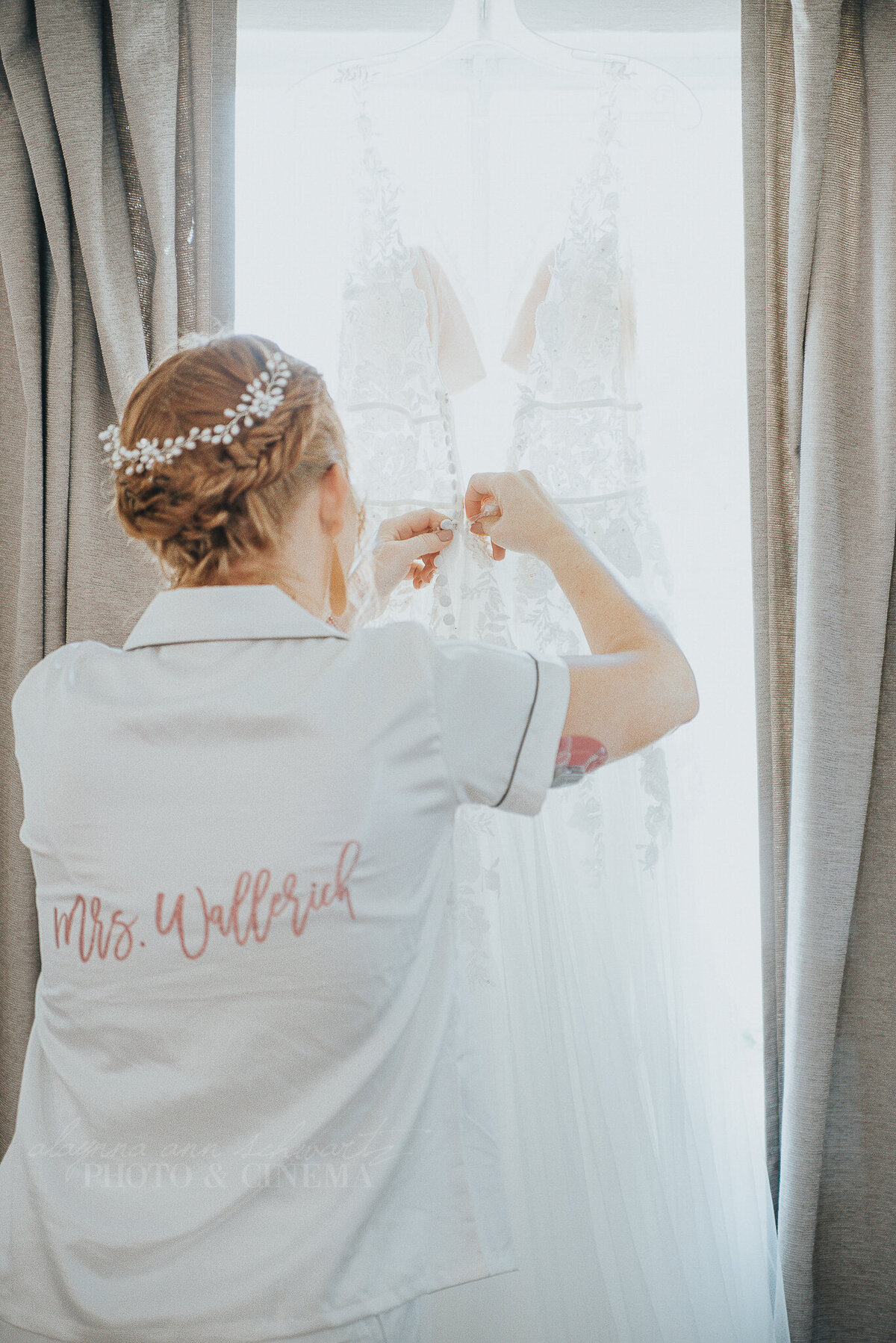 getting ready _ alaynna ann schwartz _ harpors vinyard _ iowa photographer _ playlife photography_0293