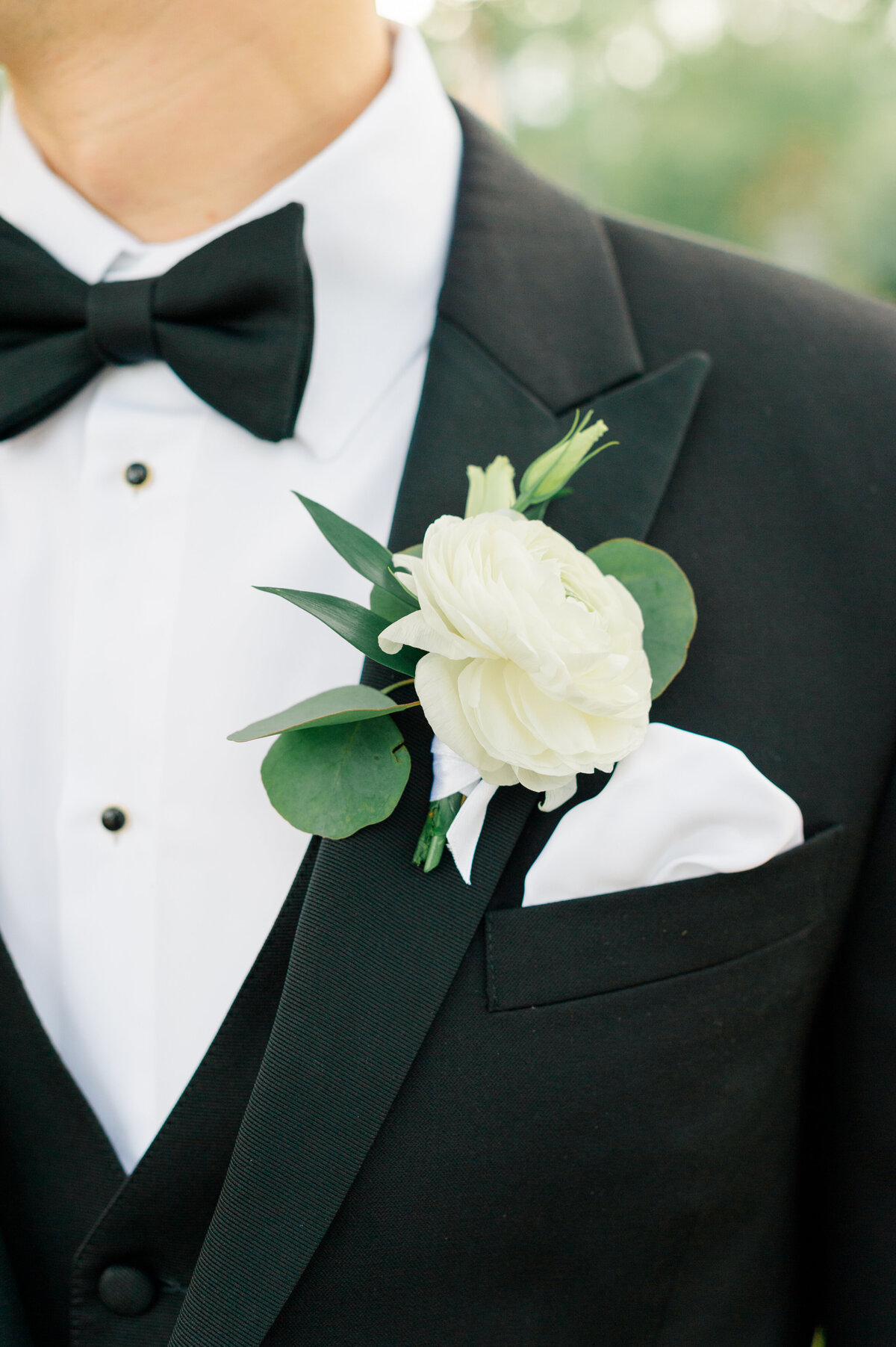 groom-boutonniere