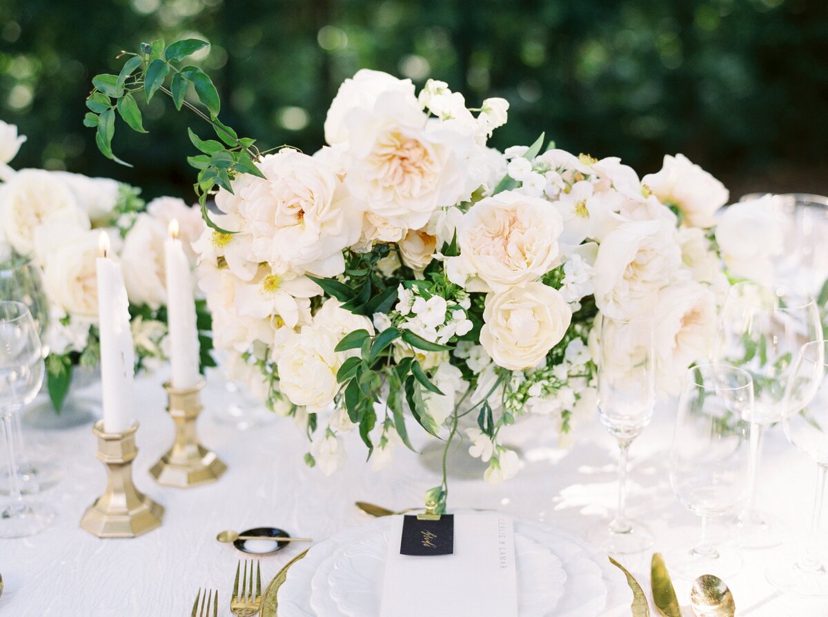 ClassicallyIntimateGardenMicro-WeddingInspiration-LeslieandLamar-AshleyBaumgartner-SUB-113