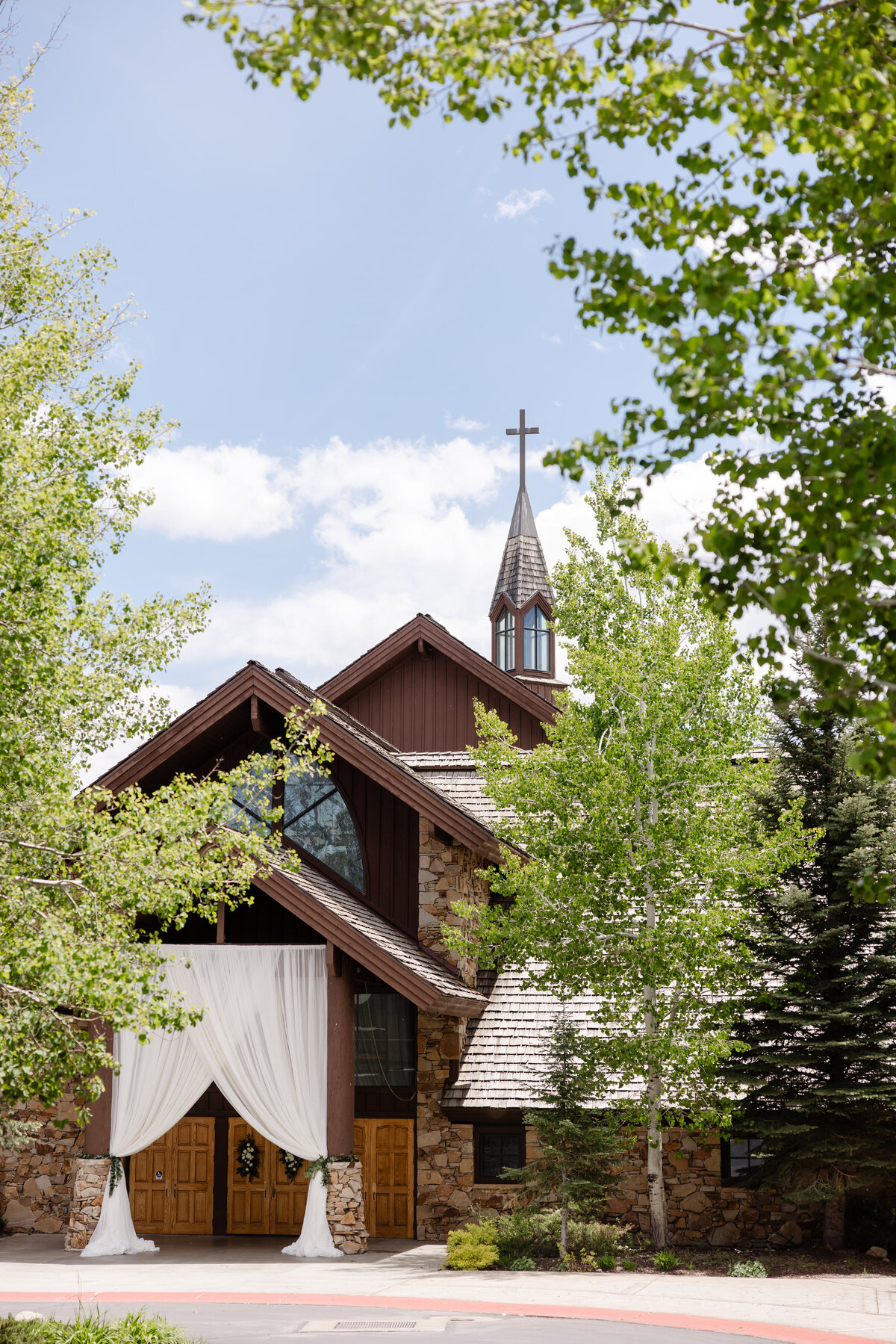 montage-summer-park-city-catholic-wedding-pepper-nix-loganwalkerphoto-419L-0452