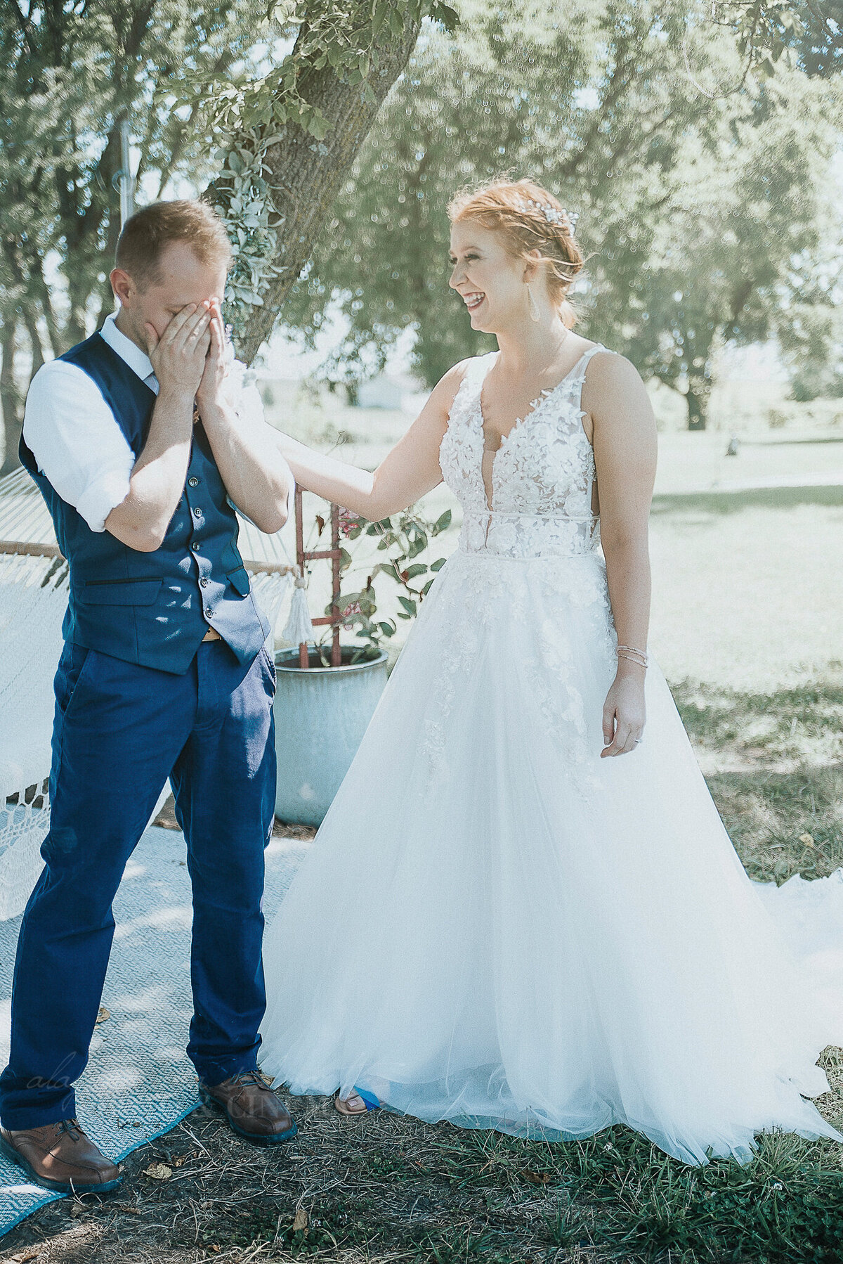 first look _ alaynna ann schwartz _ harpors vinyard _ iowa photographer _ playlife photography_0219