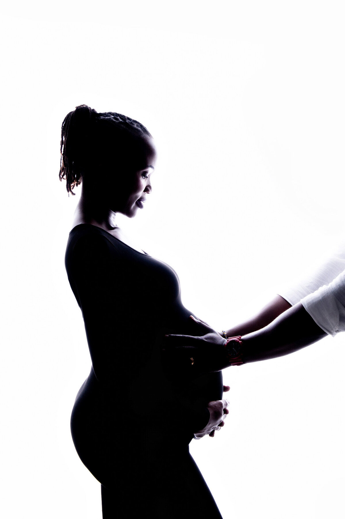 Pretoria maternity photography – golden fabric toss in studio.