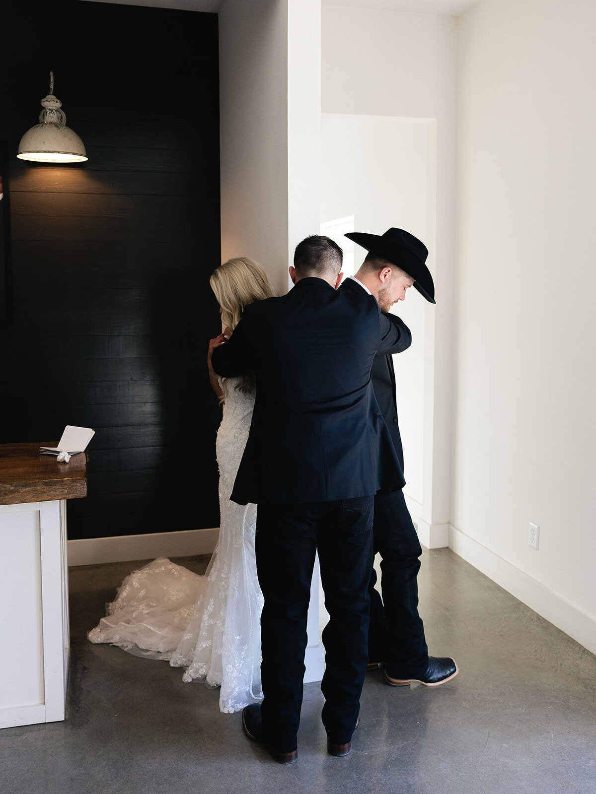 2025-10-11_DykesWeddingPreviews_MollyMurphyPhotography-26